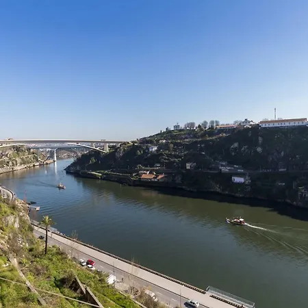 Lovely Miradouro Apartment
